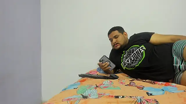 enzzo_rossi Adlı Modelin Canlı XXX Sohbeti