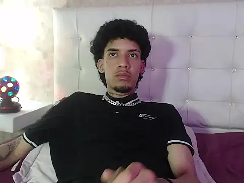 Ryder-Stone Adlı Modelin Canlı XXX Sohbeti