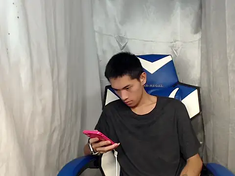 Show modela riks_tyler na web-kameri