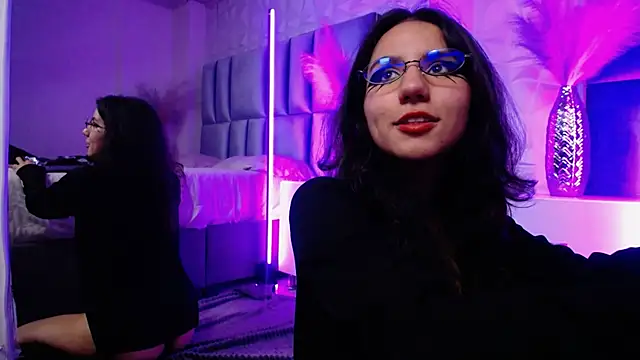 HollyPeach Live XXX-chat