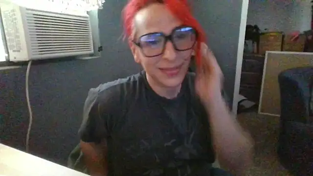 mayra_mayhem: διαδικτυακό σόου στην κάμερα