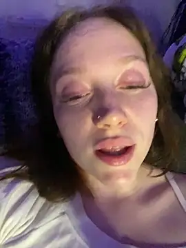 YoungLisaa18 Adlı Modelin Canlı XXX Sohbeti