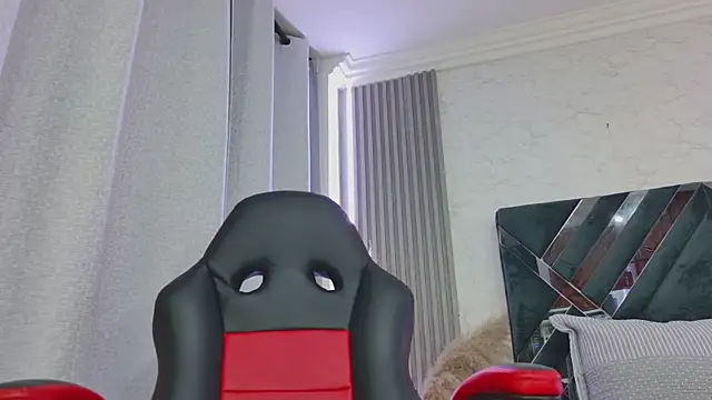 AmyTorres_ Adlı Modelin Canlı XXX Sohbeti