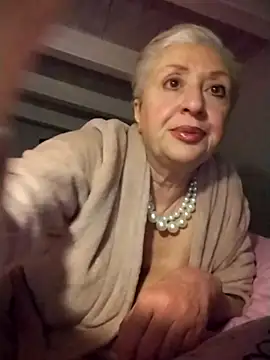 divinaerotica élő XXX-chatje