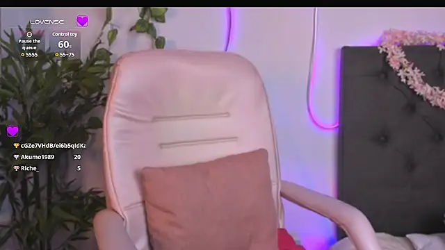 XXX chat uživo modela Quiinn_bx