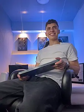 Czat XXX na żywo – AdrianRinaldi