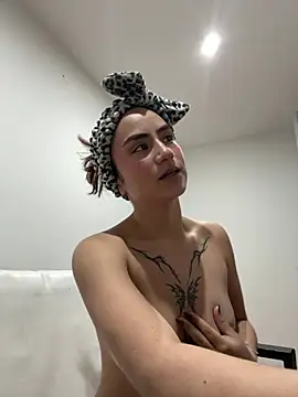 Chat +18 de Lia_Moon_Official ao vivo