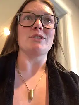 Chat +18 de PussiesnCream_ ao vivo