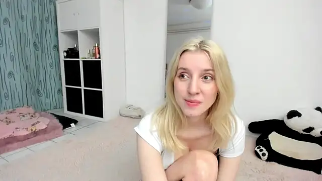 KenzieDawtonn Webbikameraesitys