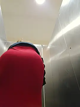 Karen_San_Miguel: διαδικτυακό σόου στην κάμερα