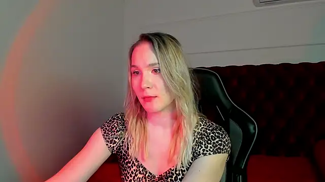 Chat XXX en directo de ElaraVoltage