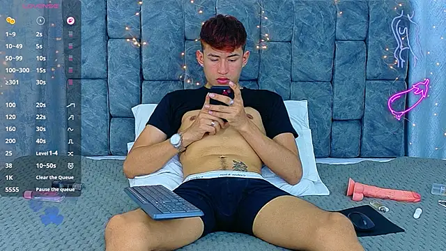 NicolasTorrez live XXX chat