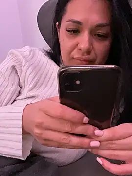 KayaGlow live XXX chat