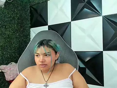 katteyes_20 élő XXX-chatje