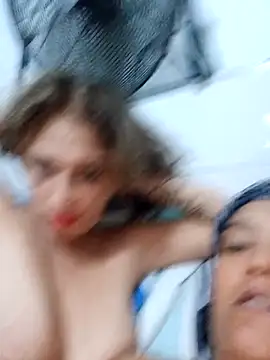 2Juicy_pussy's Live XXX Chat