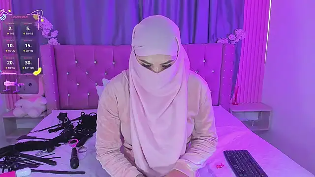 Nayla-Mouna Adlı Modelin Web Kamerası Şovu