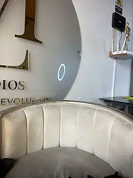 Isabella18_pink's Live XXX Chat