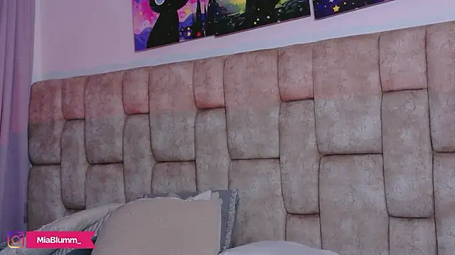MiiaBlumm_ Chat XXX live