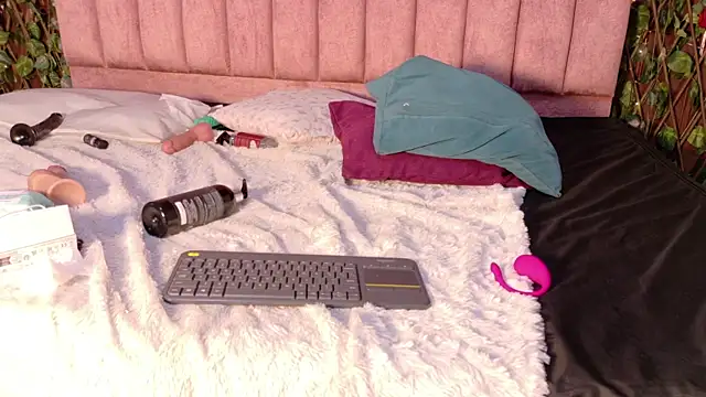 XXX chat uživo modela MiaJanss