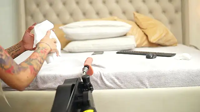 AprilHadid – Naživo XXX chat