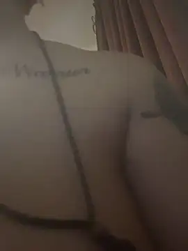 Chat +18 de nickytheehawtie ao vivo