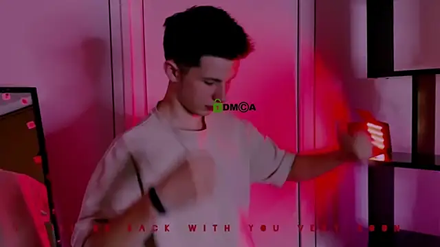 leo_valor Show in webcam