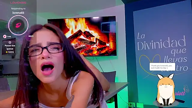 Chat XXX en directo de Charlott__18