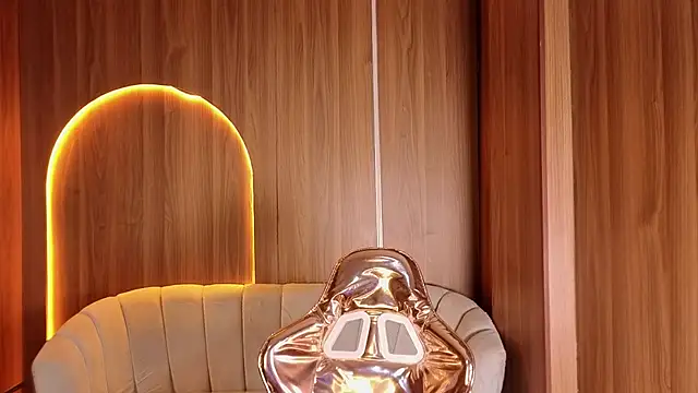 Alina_b_ Adlı Modelin Canlı XXX Sohbeti