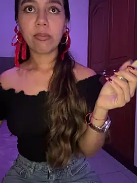 Andrea-Queen's Live XXX Chat