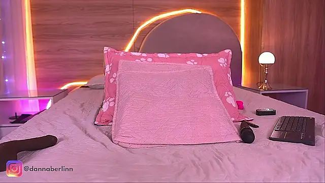 danna_berlin_ Adlı Modelin Canlı XXX Sohbeti