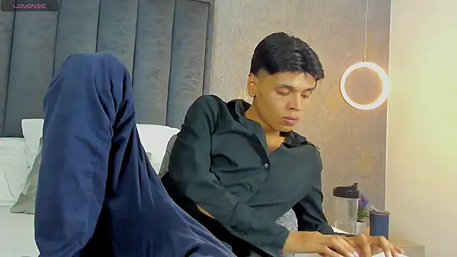 Alejandroo_Montenegro's Webcam Show