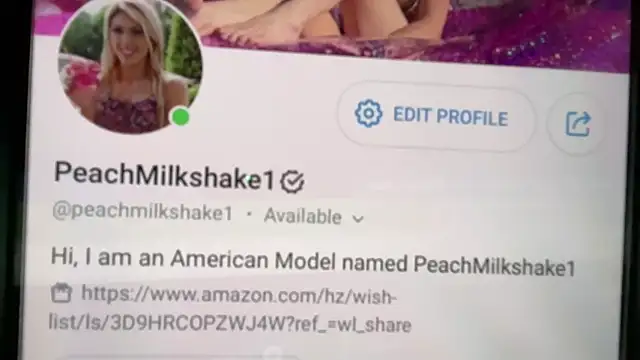 CelestialRuby: διαδικτυακό σόου στην κάμερα