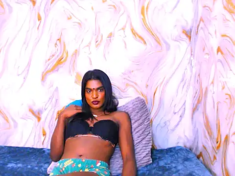 spicybarbie Show in webcam