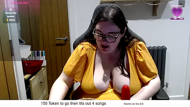 Rebecca_Summer Adlı Modelin Canlı XXX Sohbeti