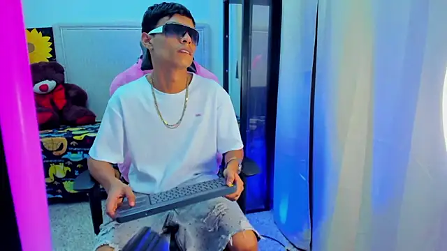 Chat +18 de Dayron_lee_ ao vivo