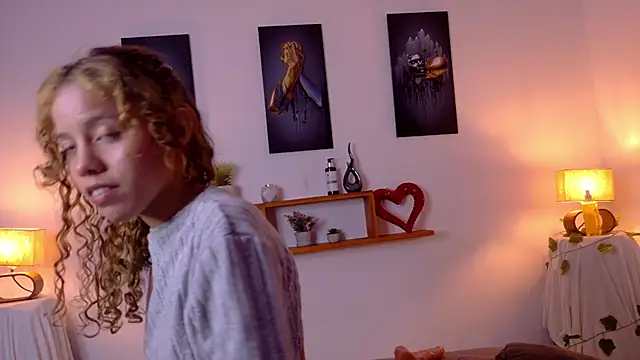 lia_valmont_01's Webcam Show