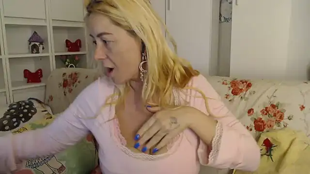 Živý XXX chat _karolynesyera_