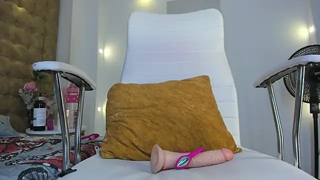 violet_giraldo's Live XXX Chat