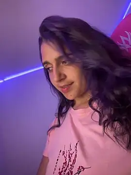 Alice777_ লাইভ XXX চ্যাট