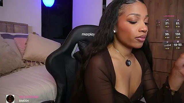 eimi_spacee: διαδικτυακό σόου στην κάμερα