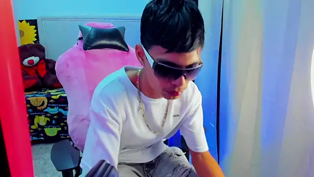 Dayron_lee_ Adlı Modelin Canlı XXX Sohbeti