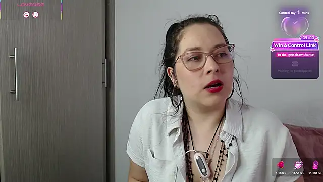 May_Carlier live XXX chat