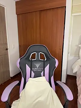 ArianaReynoldss: онлайн-секс-чат