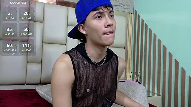 AronTawers' Live XXX Chat