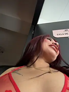 Cherry_Charlottee Adlı Modelin Canlı XXX Sohbeti