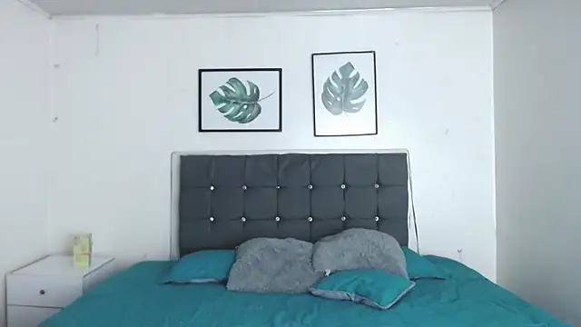 selena_yourmilfのウェブカメラショー