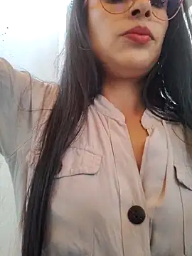 Astrid-- 在線直播表演