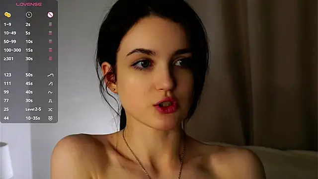 EffieHenri live XXX chat