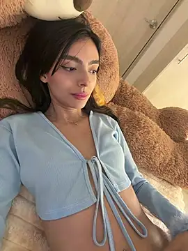 ZaraLuuv: онлайн-секс-чат