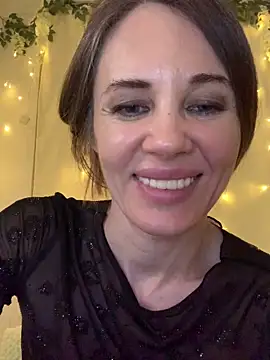 LucieMack 即時 XXX 聊天